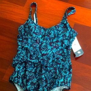 Time for a vacation!
 😎 Beautiful Speedo swimsuit 🩱